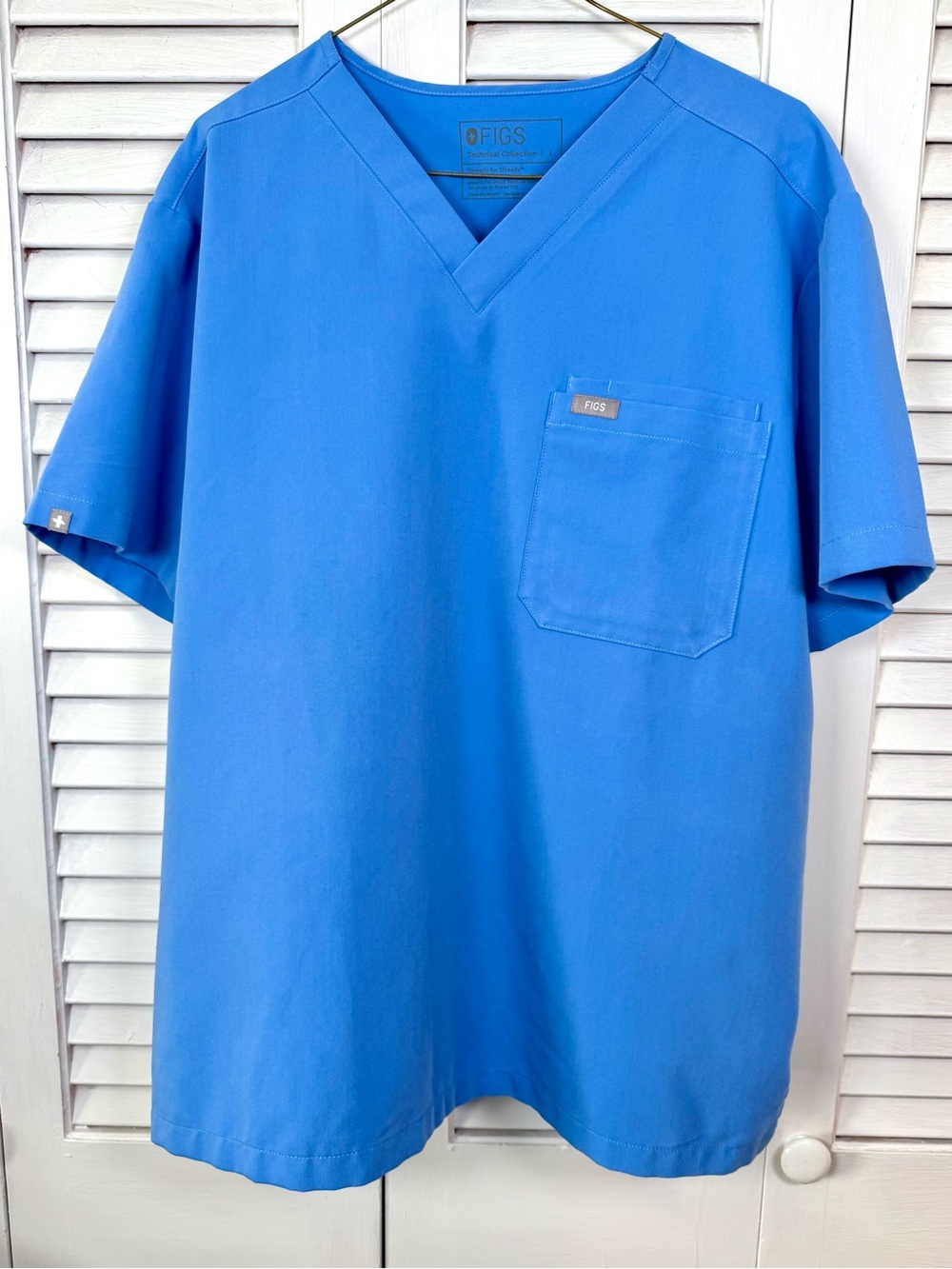 Figs Men's Royal Blue Leon Three Pocket Scrub Top Size Large